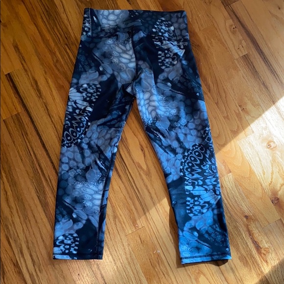 Grey / black butterfly crop leggings - Picture 2 of 5